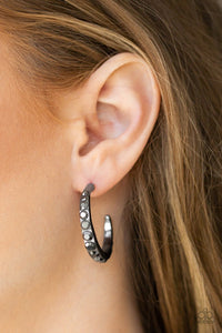 Welcome to Glam Town - black - Paparazzi earrings