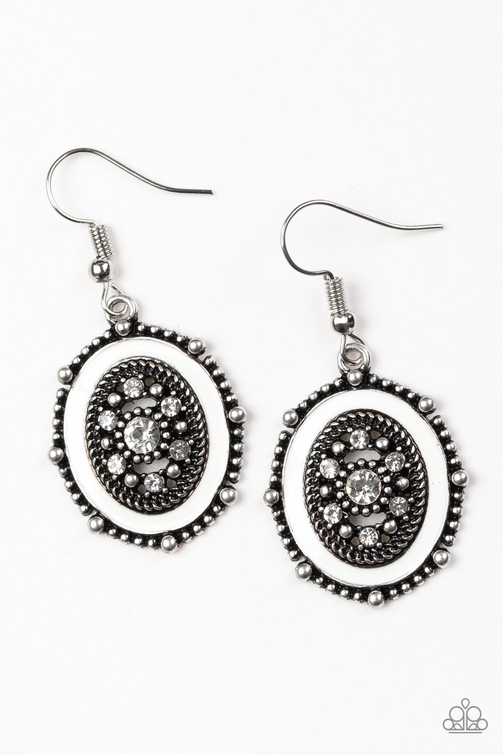 Picture of WEALTH - White Earring Paparazzi
