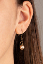 Load image into Gallery viewer, Paparazzi High Heels and Hustle - Brass Necklace
