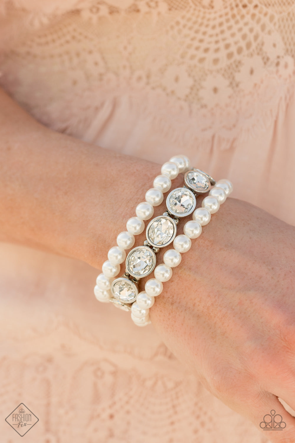 Paparazzi Flawlessly Flattering - White Pearl Bracelet