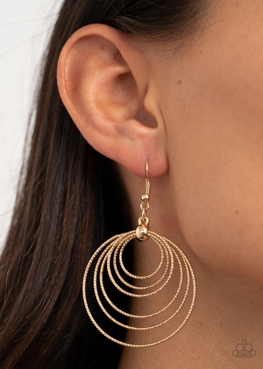 ELLIPTICAL ELEGANCE - GOLD TEXTURED CIRCLE EARRINGS - PAPARAZZI