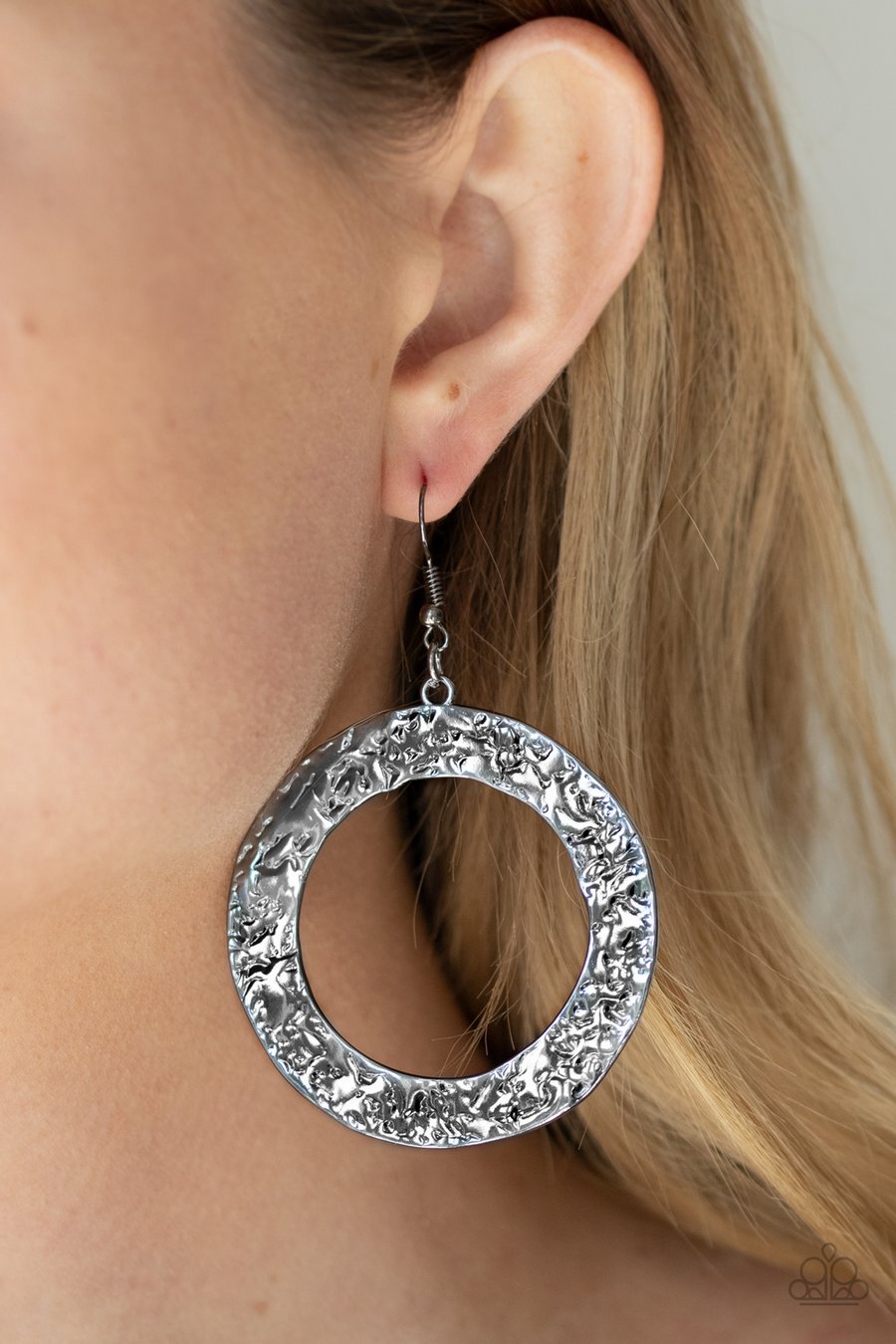PRIMAL MERIDIAN - BLACK  HAMMERED EARRINGS PAPARAZZI