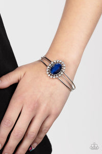 Prismatic Flower Patch - Blue Bracelet Paprazzi