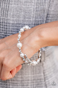 Paparazzi Chicly Celebrity - White Pearl Bracelet