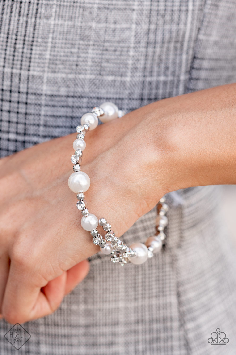 Paparazzi Chicly Celebrity - White Pearl Bracelet