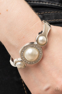 Paparazzi Debutante Daydream - White Pearl Bracelet