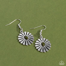 Load image into Gallery viewer, Paparazzi Delectably Daisy - Green Earring
