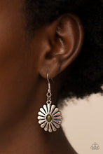 Load image into Gallery viewer, Paparazzi Delectably Daisy - Green Earring
