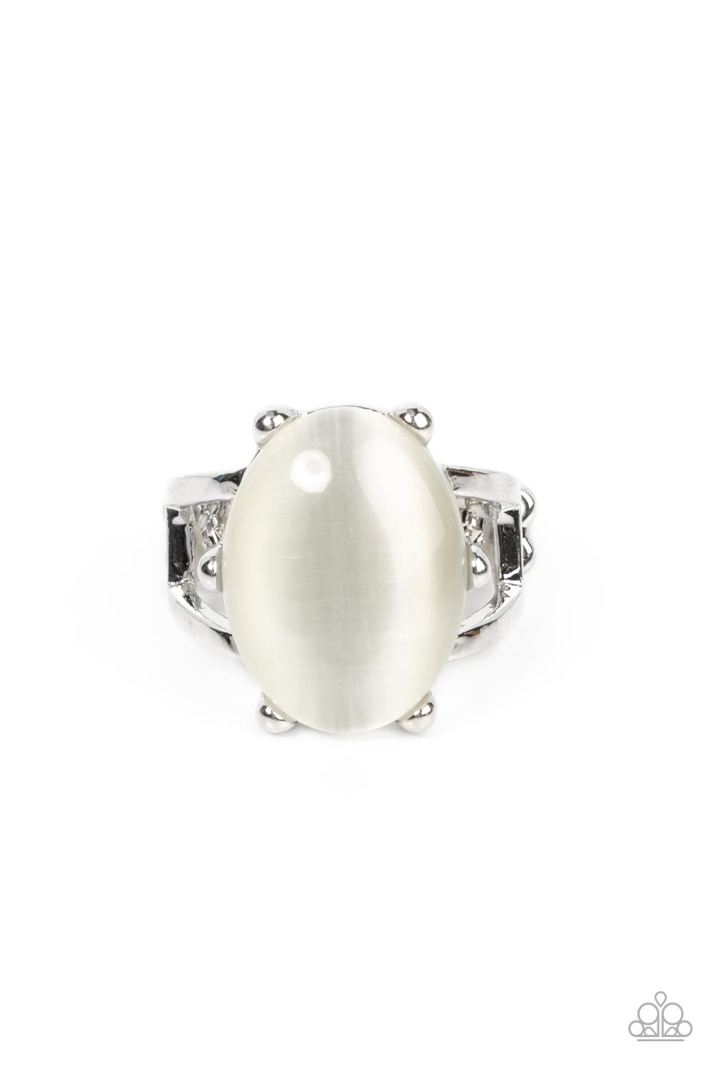 Paparazzi Enchantingly Everglades - White Ring