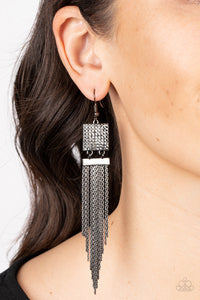 Paparazzi Dramatically Deco - Black Earring