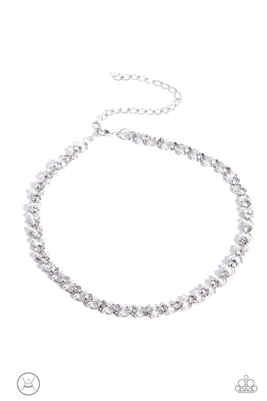 Paparazzi Classy Couture - Silver Pearl Necklace