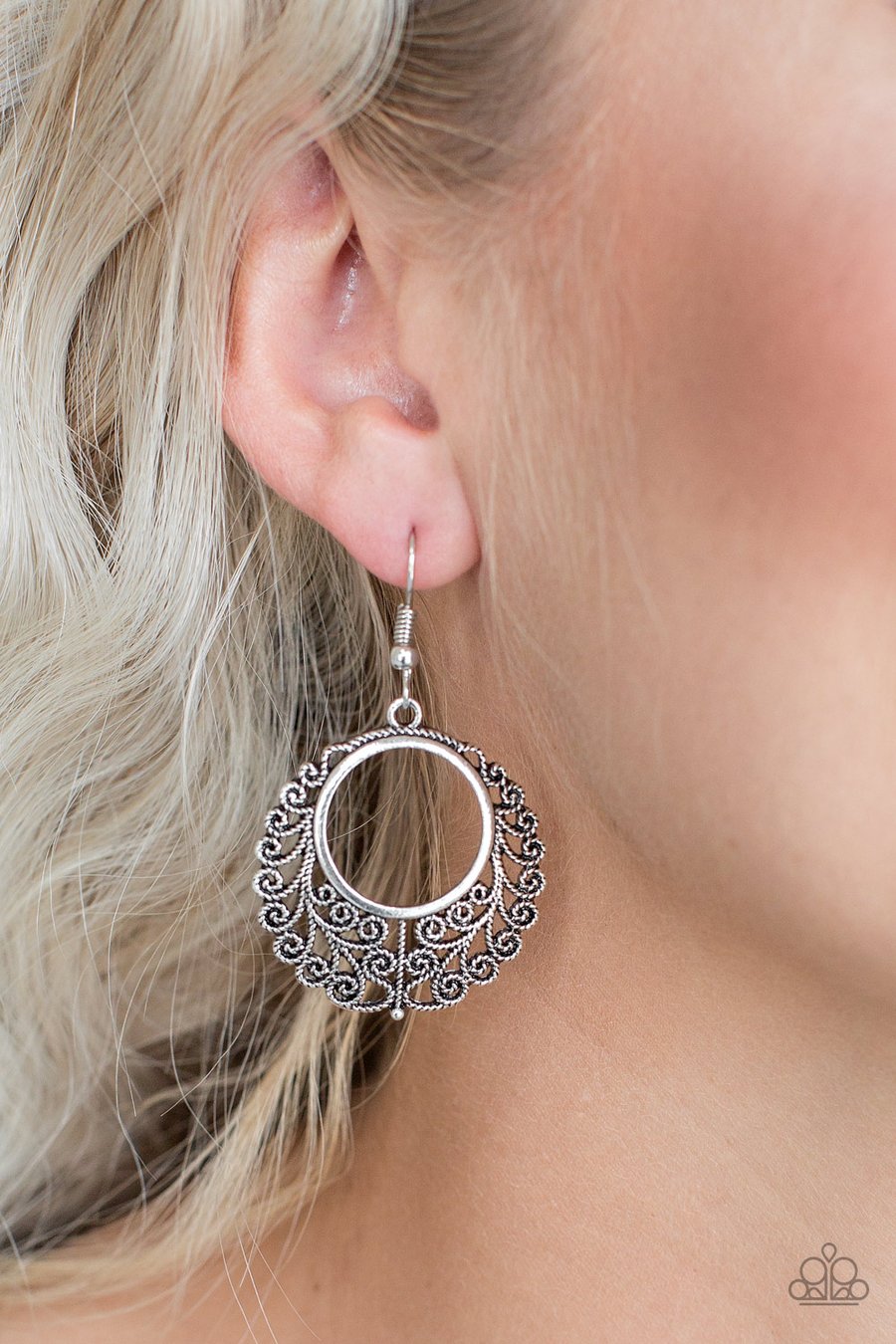 GRAPEVINE GLAMOROUS - SILVER  EARRINGS Paparazzi