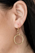 Load image into Gallery viewer, JUMP INTO THE RING - PAPARAZZI - GOLD HAMMERED HOOP NECKLACE
