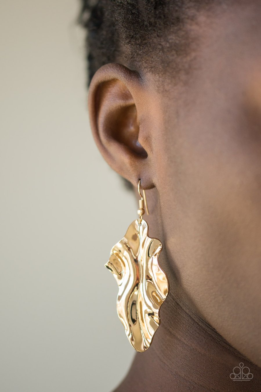 PAPARAZZI FALL INTO FALL - GOLD LEAF PLATE EARRINGS