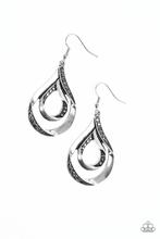 Flavor Of The FLEEK - Paparazzi Silver Earring